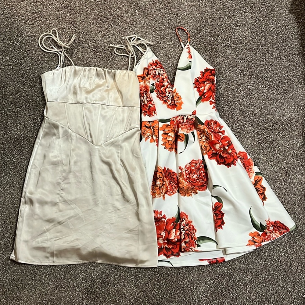 2-3 random dresses for $12! The sizes vary from XS-M!